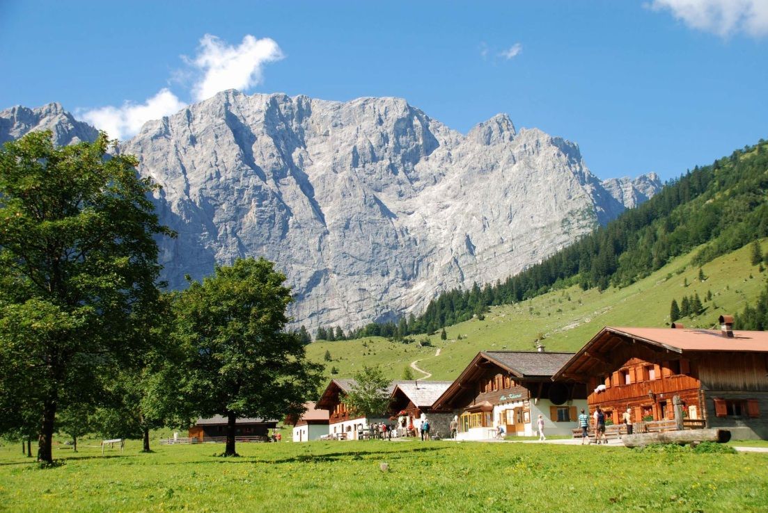 /assets/contentimages/Wanderregion_der_Alpen_-_Silberregion_Karwendel_in_Tirol.JPG