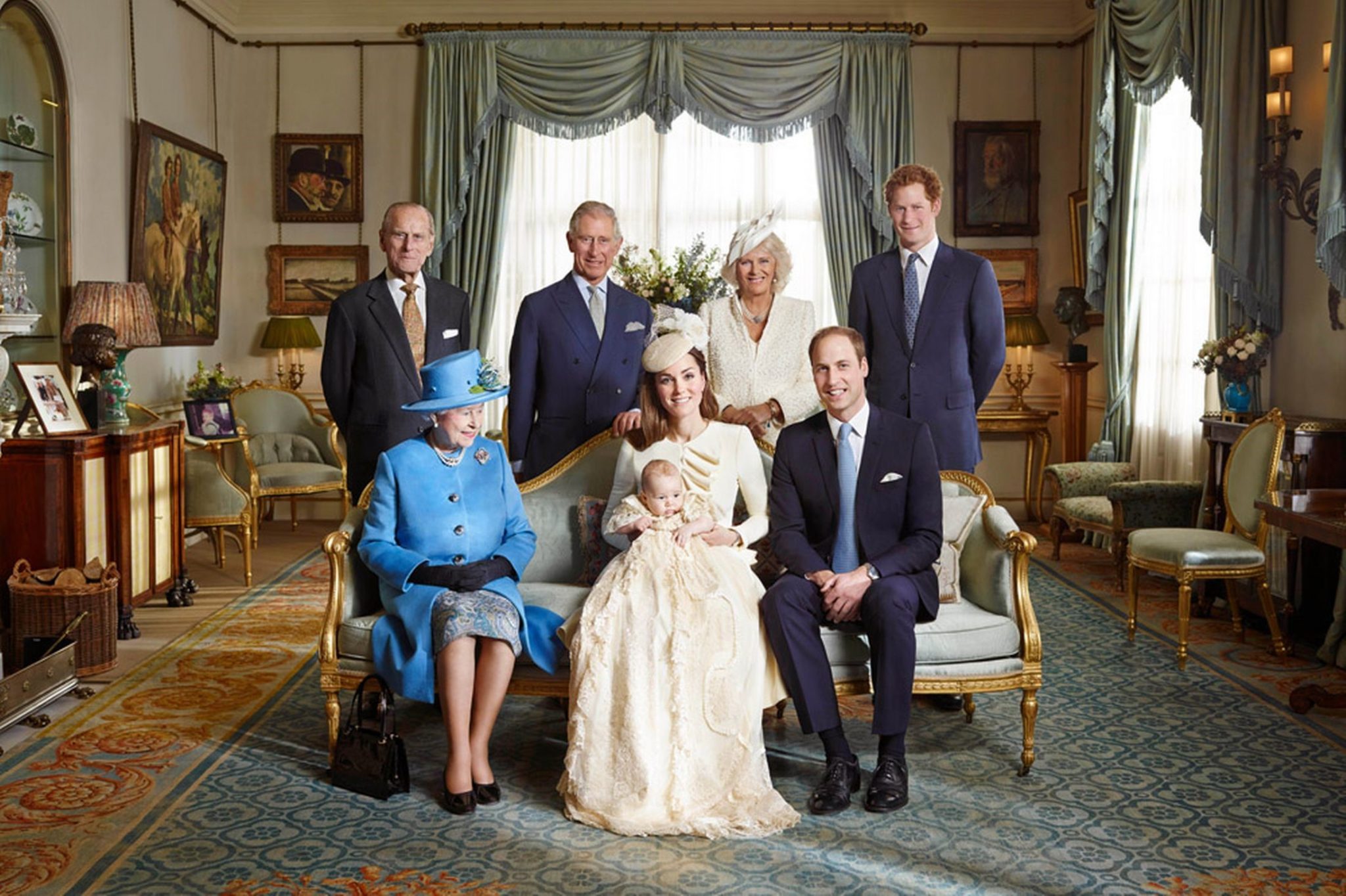 /assets/contentimages/british-royal-family-portrait.jpg