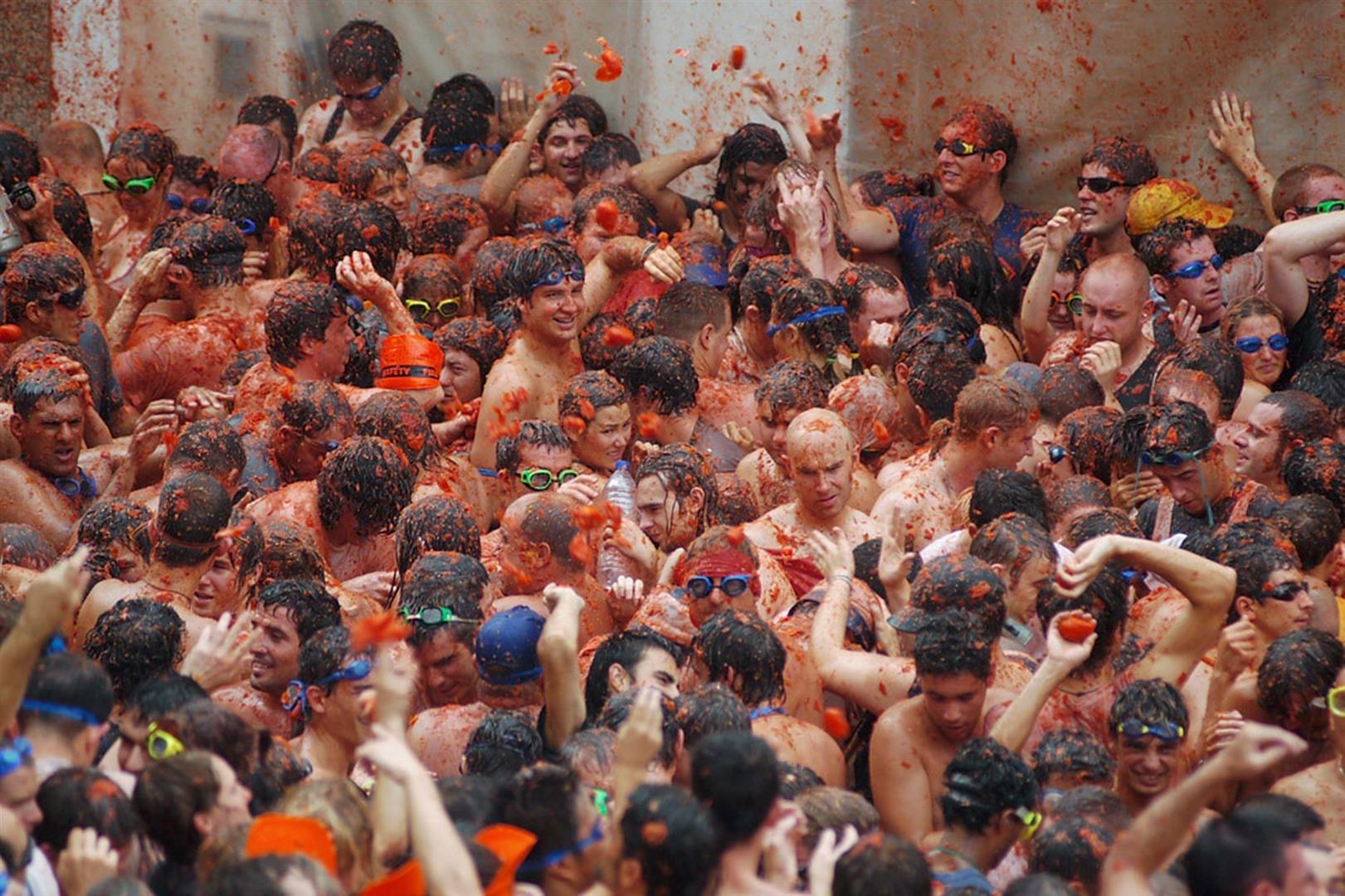 http://www.net4info.de/albums/albums/userpics/10003/bunol_tomatina.jpeg