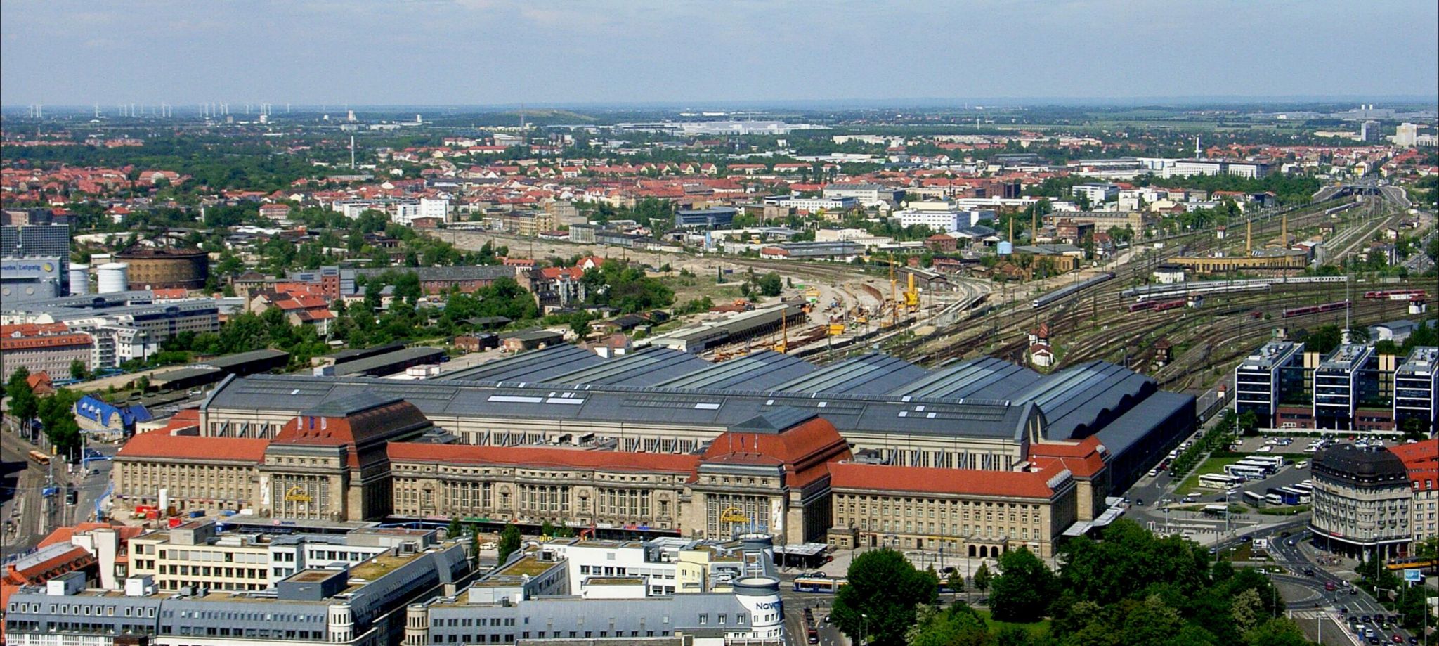 http://www.net4info.de/photos/cpg/albums/userpics/10001/leipzig_hauptbahnhof.jpg
