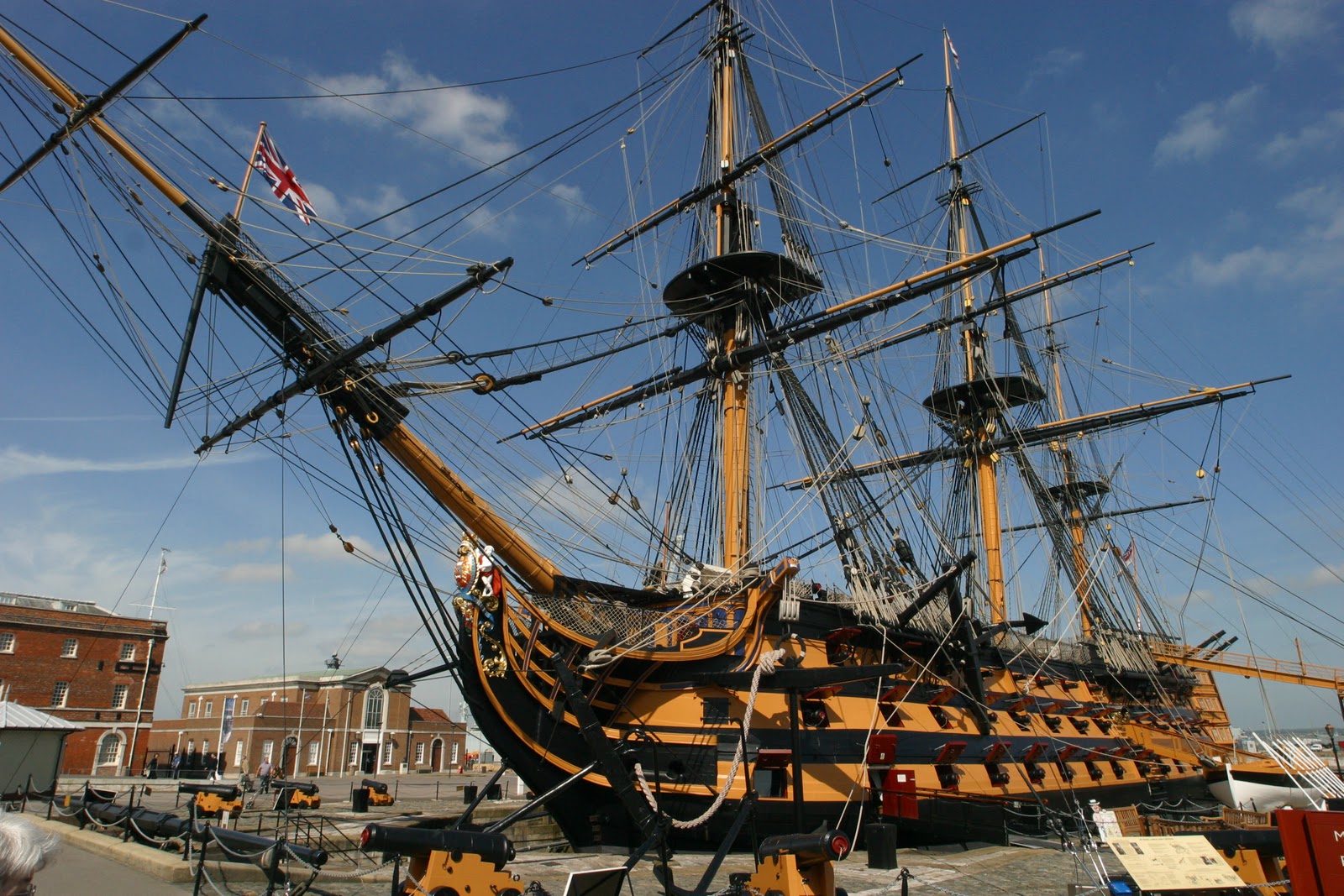 https://www.yizuo-media.com/albums/albums/userpics/10003/london_HMS_Victory.jpg