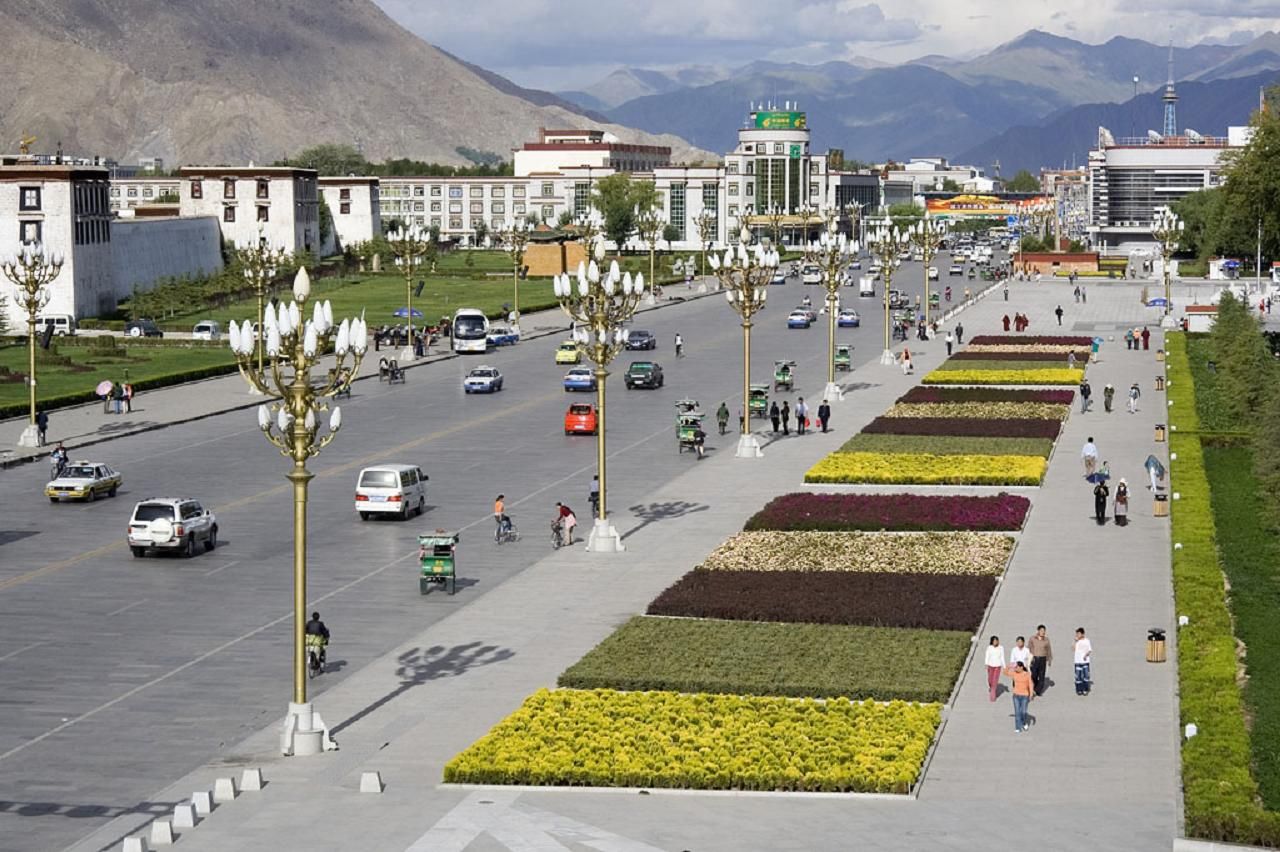 /assets/contentimages/main-road-in-lhasa.jpg